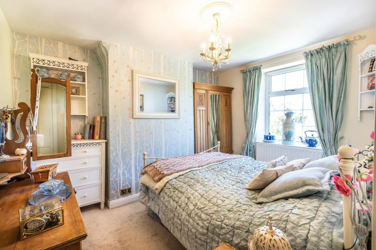 Apperley Road, Apperley Bridge