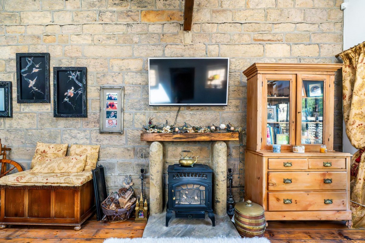 Apperley Road, Apperley Bridge