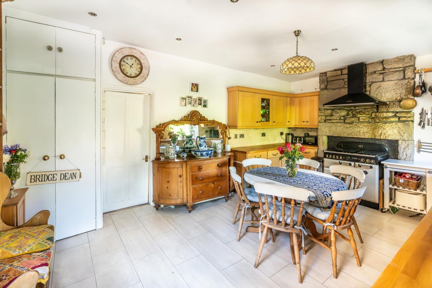 Apperley Road, Apperley Bridge