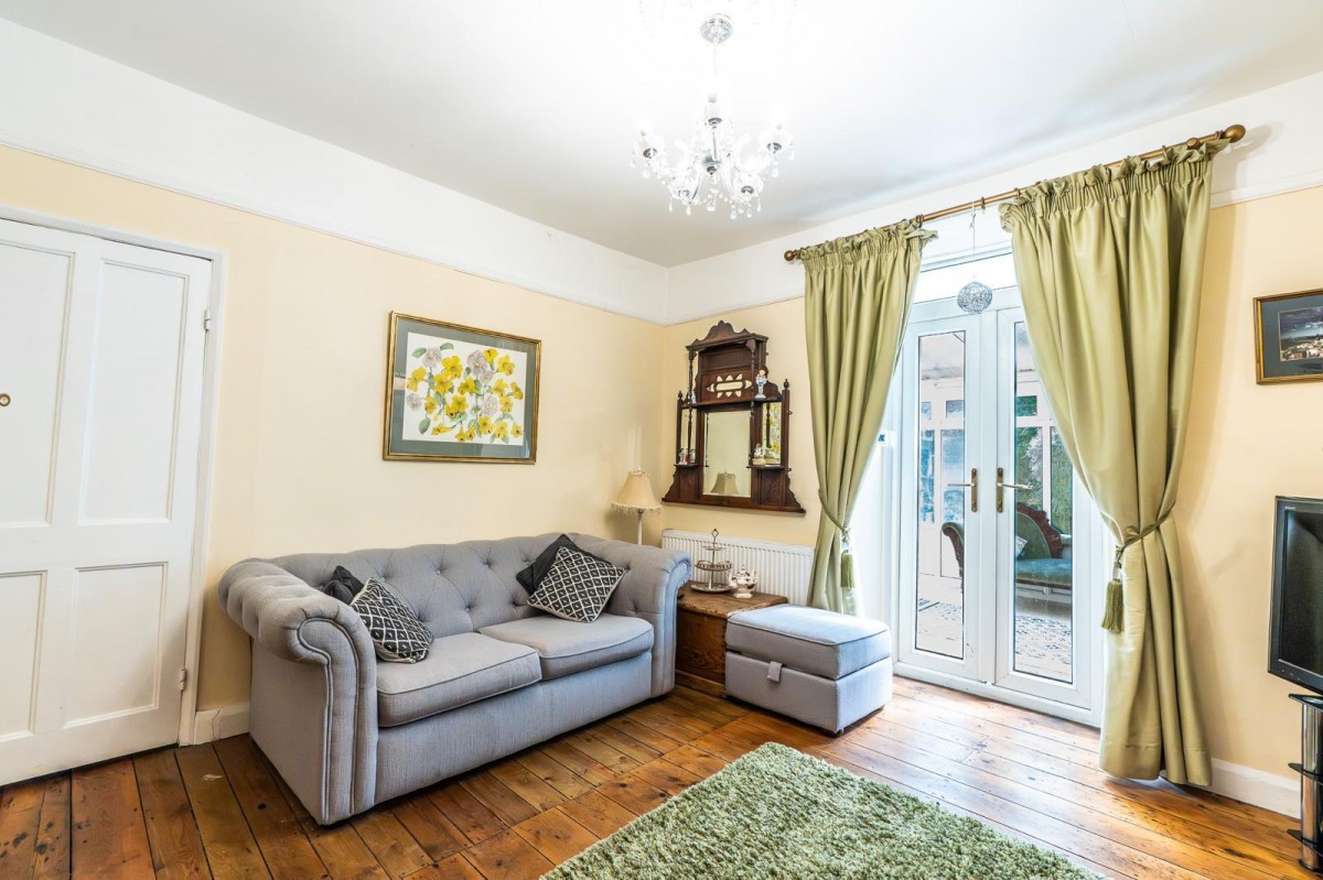 Apperley Road, Apperley Bridge