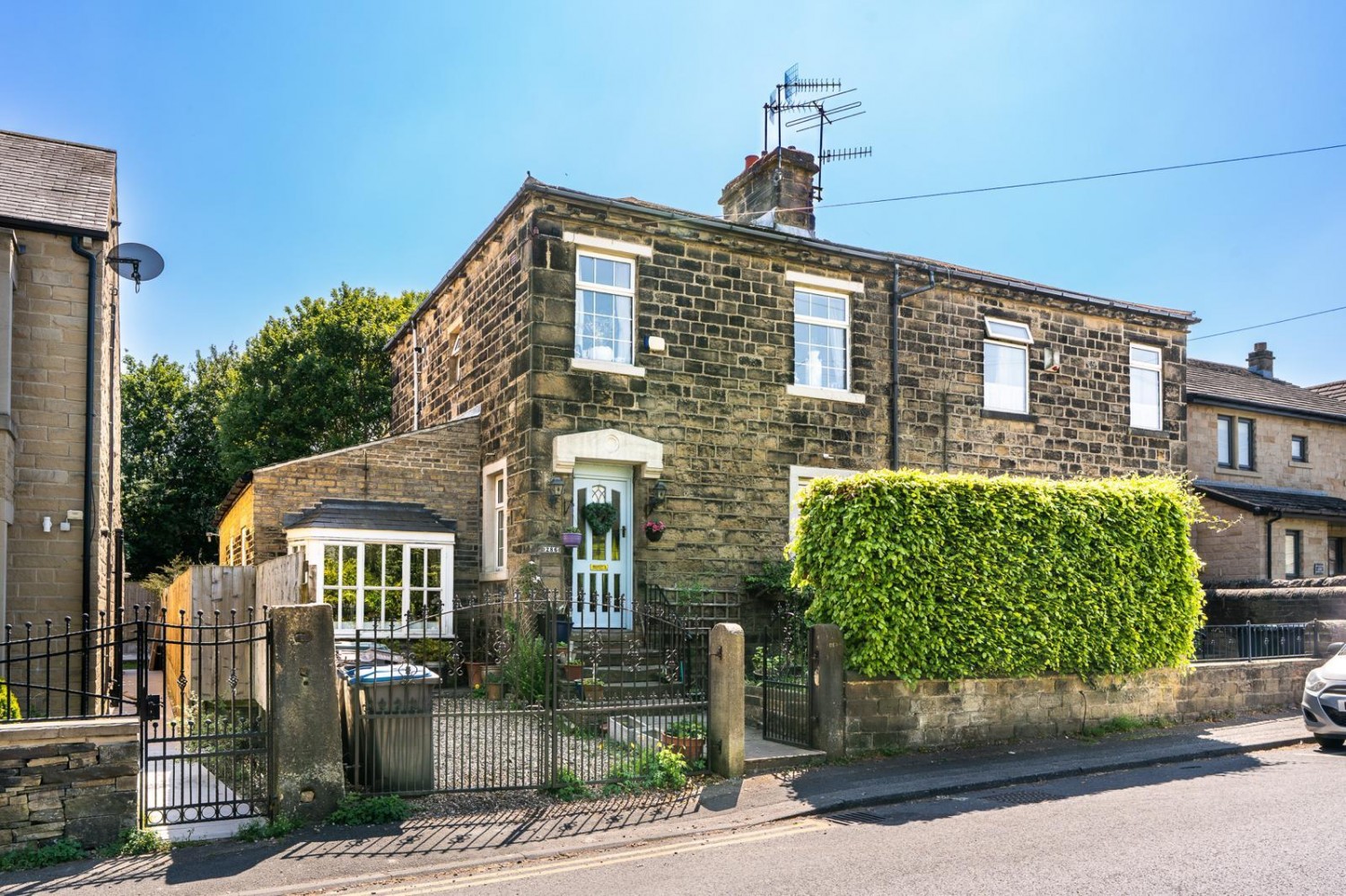 Apperley Road, Apperley Bridge