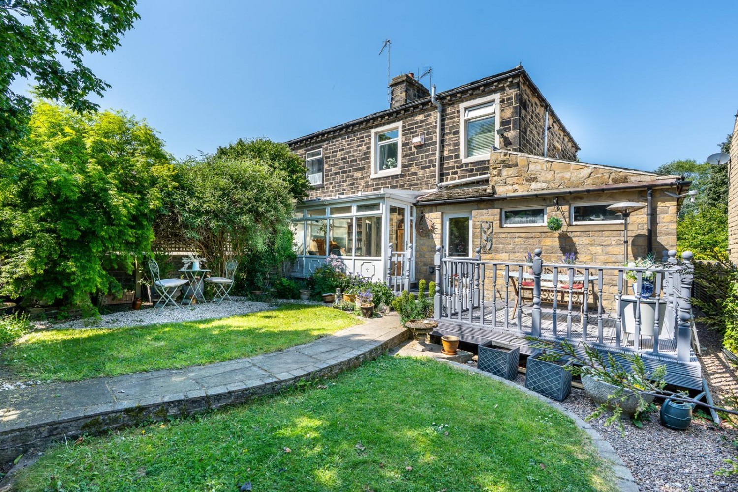 Apperley Road, Apperley Bridge