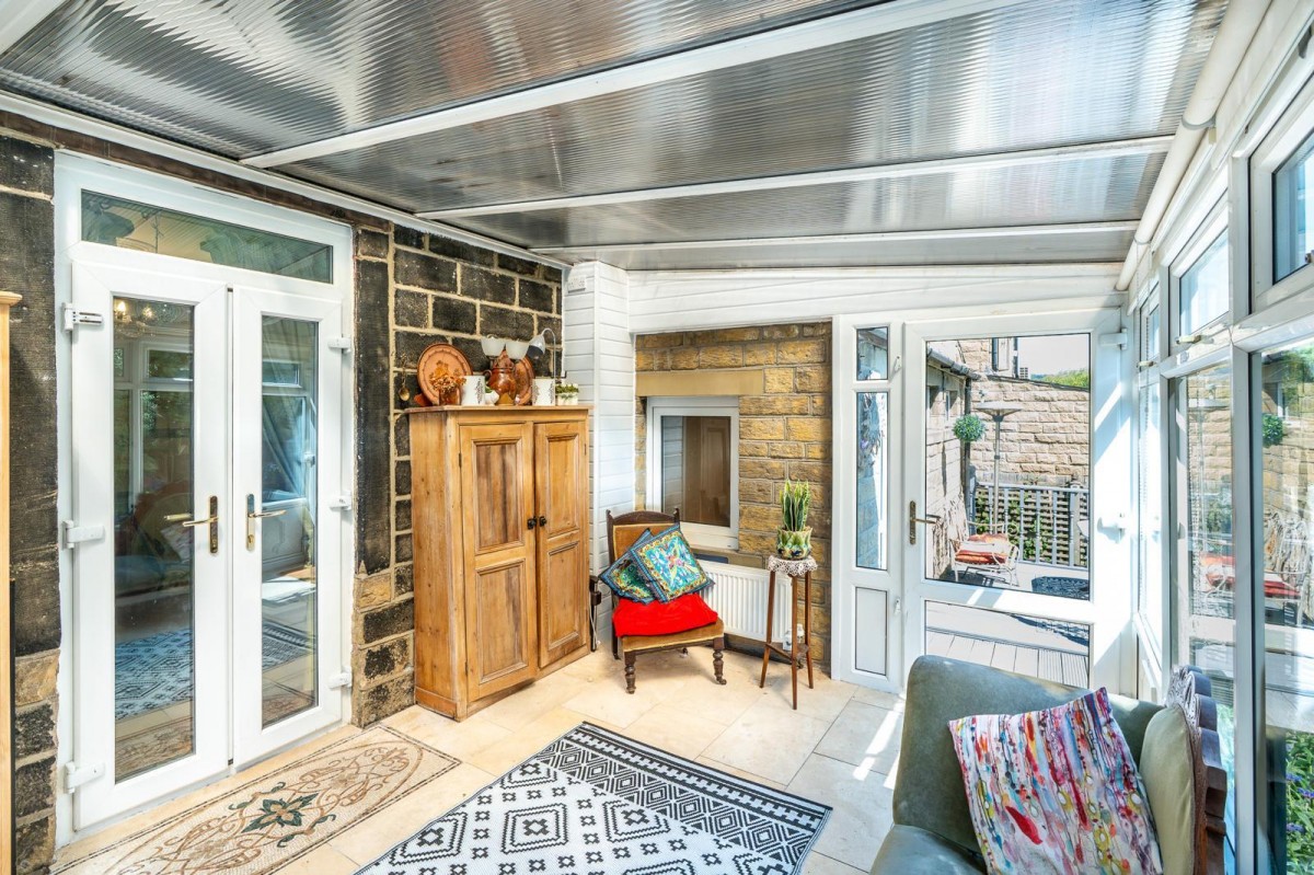 Apperley Road, Apperley Bridge