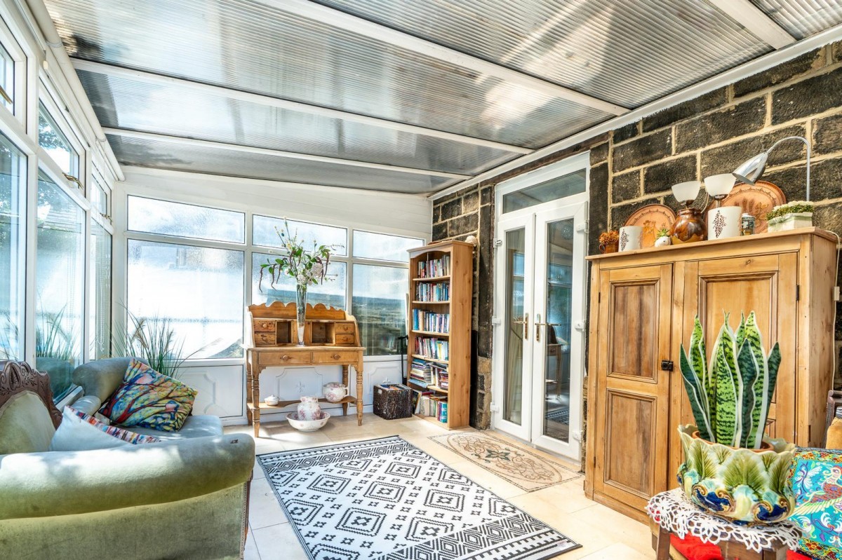 Apperley Road, Apperley Bridge