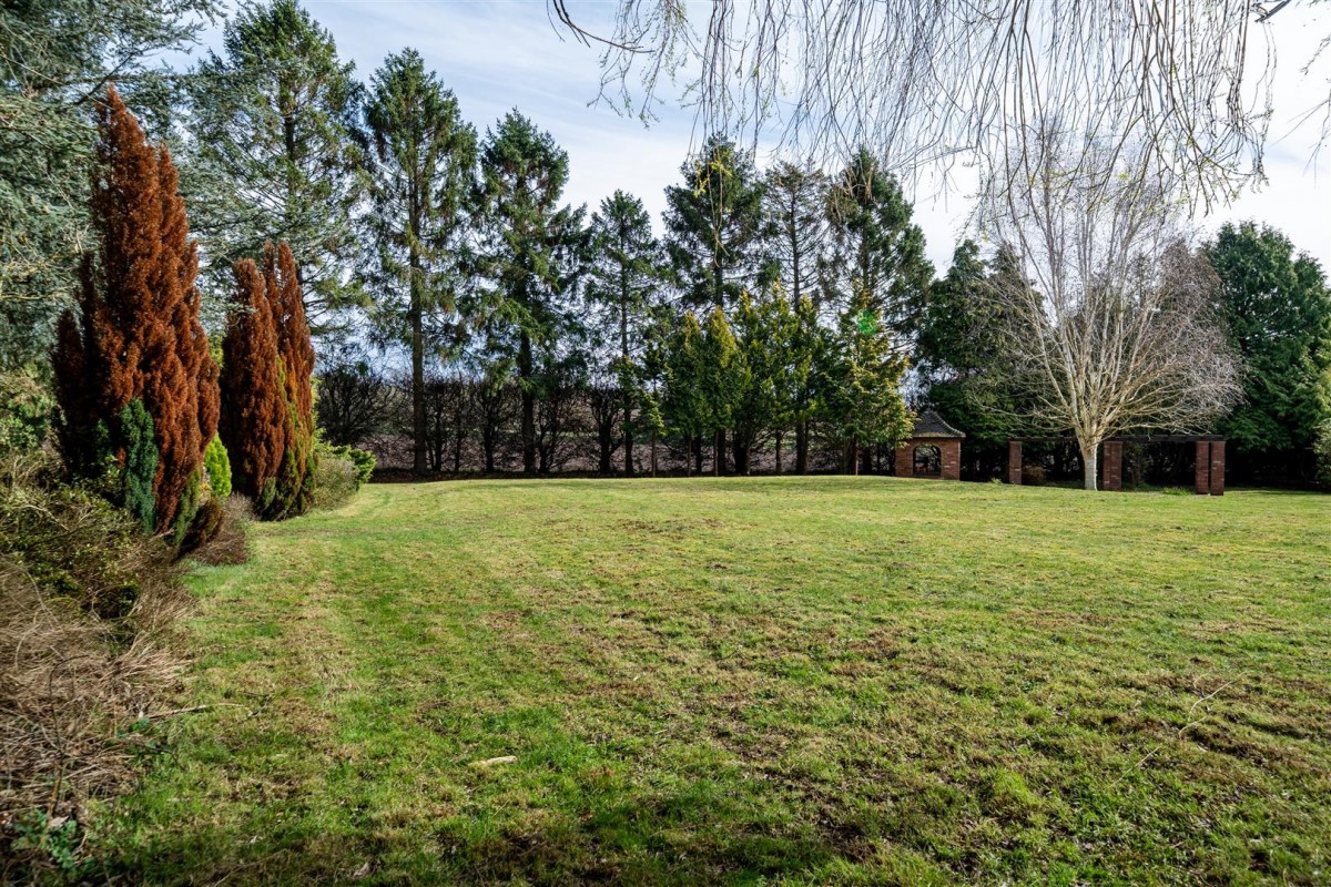 Sugar Loaf Lane, Iverley, Kidderminster, DY10 3PD