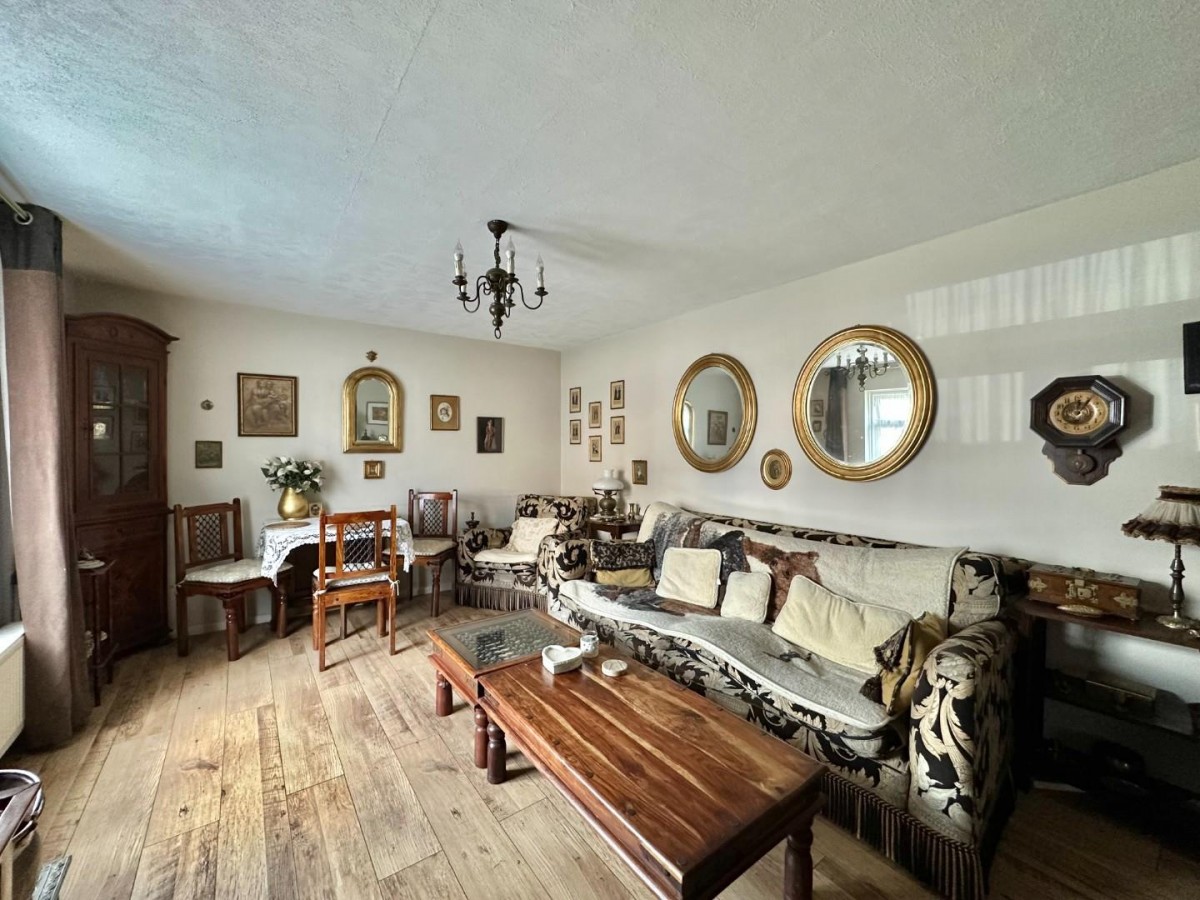 Lych Gate Walk, Hayes, Middlesex, UB3