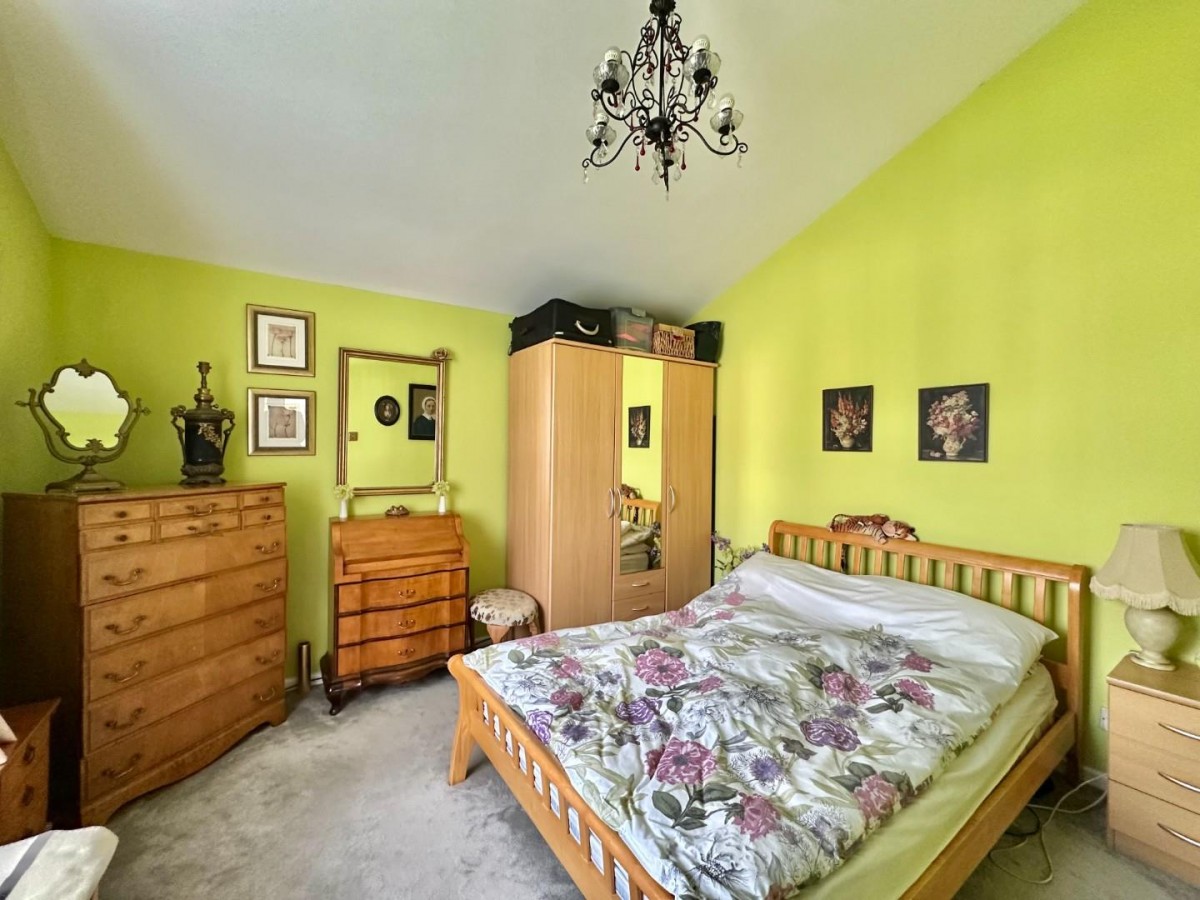 Lych Gate Walk, Hayes, Middlesex, UB3