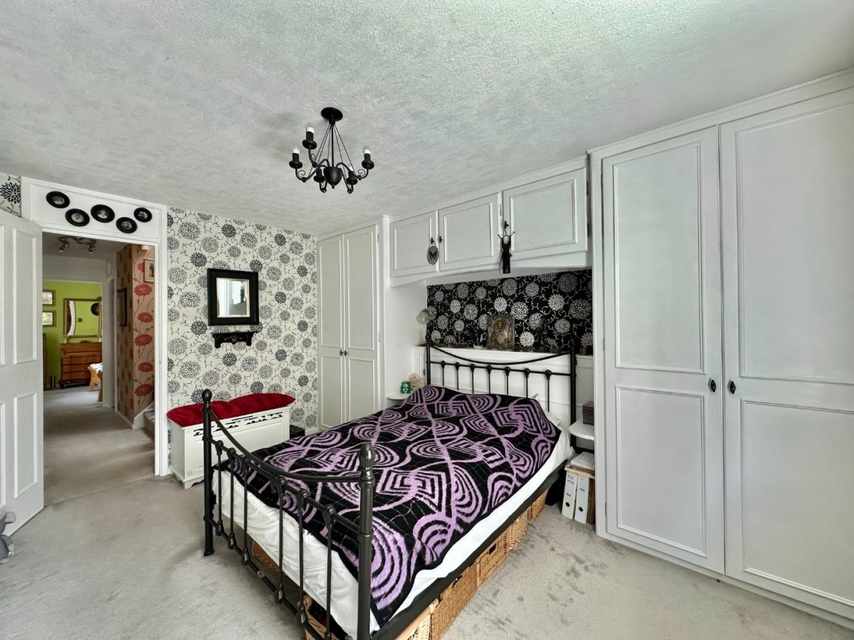 Lych Gate Walk, Hayes, Middlesex, UB3