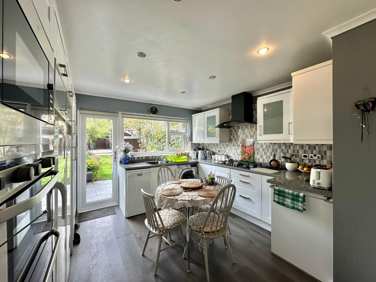 Lych Gate Walk, Hayes, Middlesex, UB3