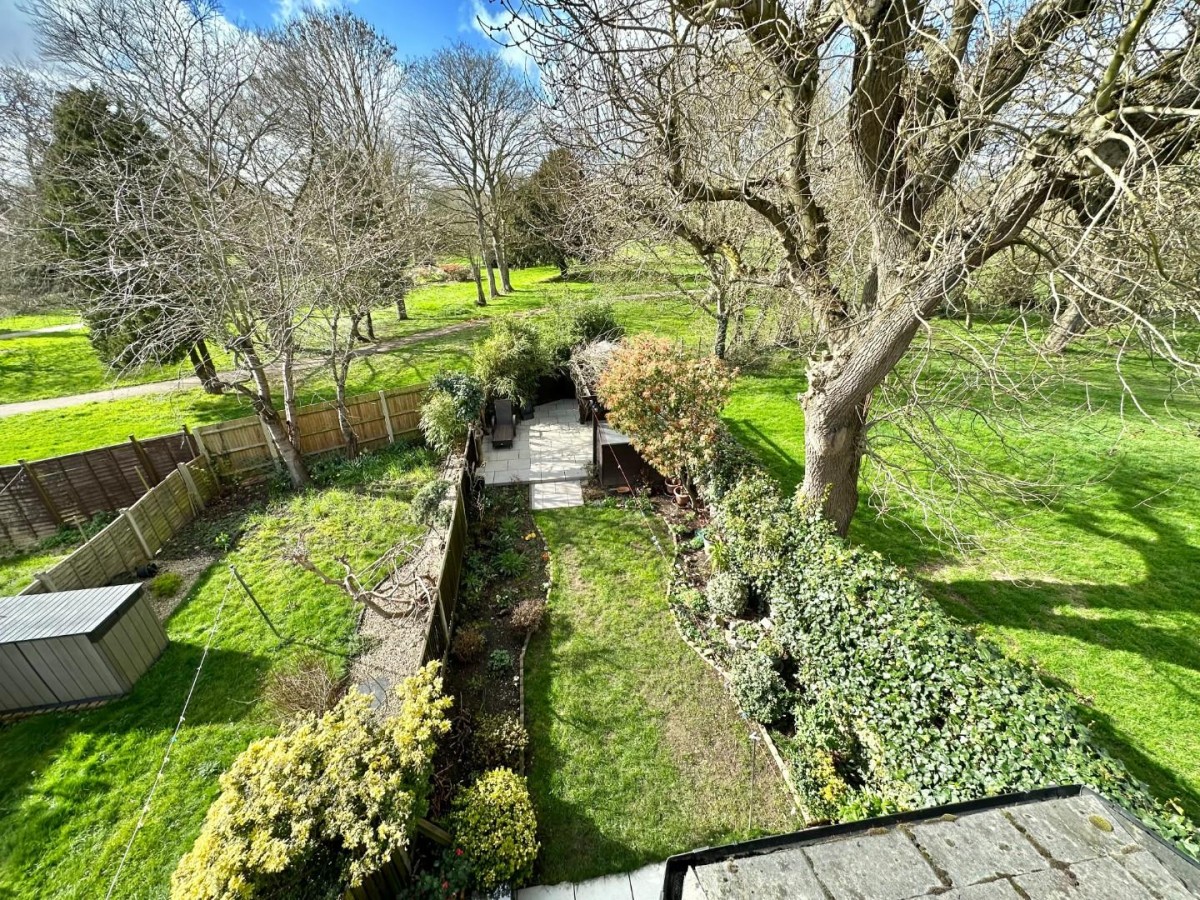 Lych Gate Walk, Hayes, Middlesex, UB3