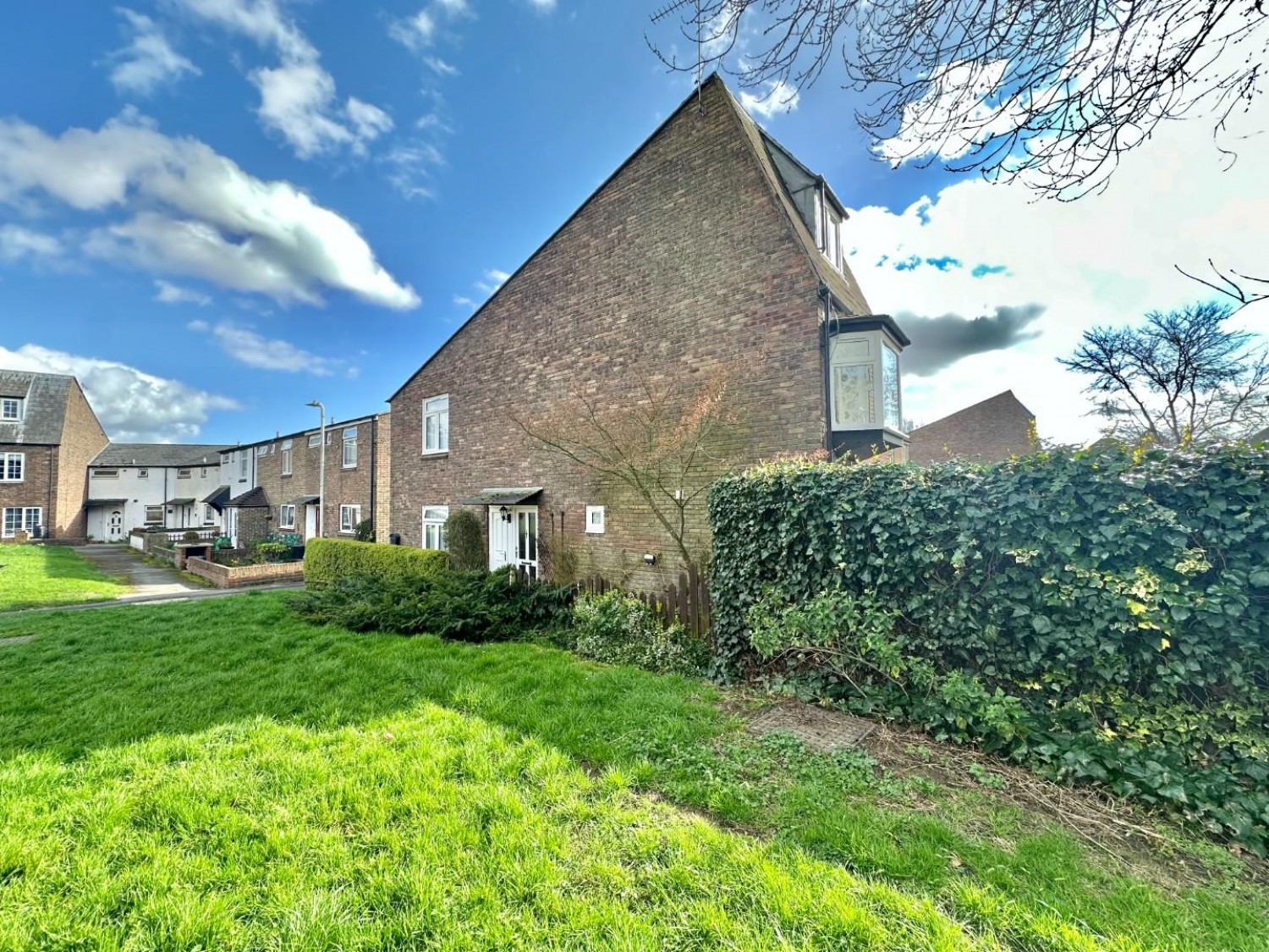 Lych Gate Walk, Hayes, Middlesex, UB3