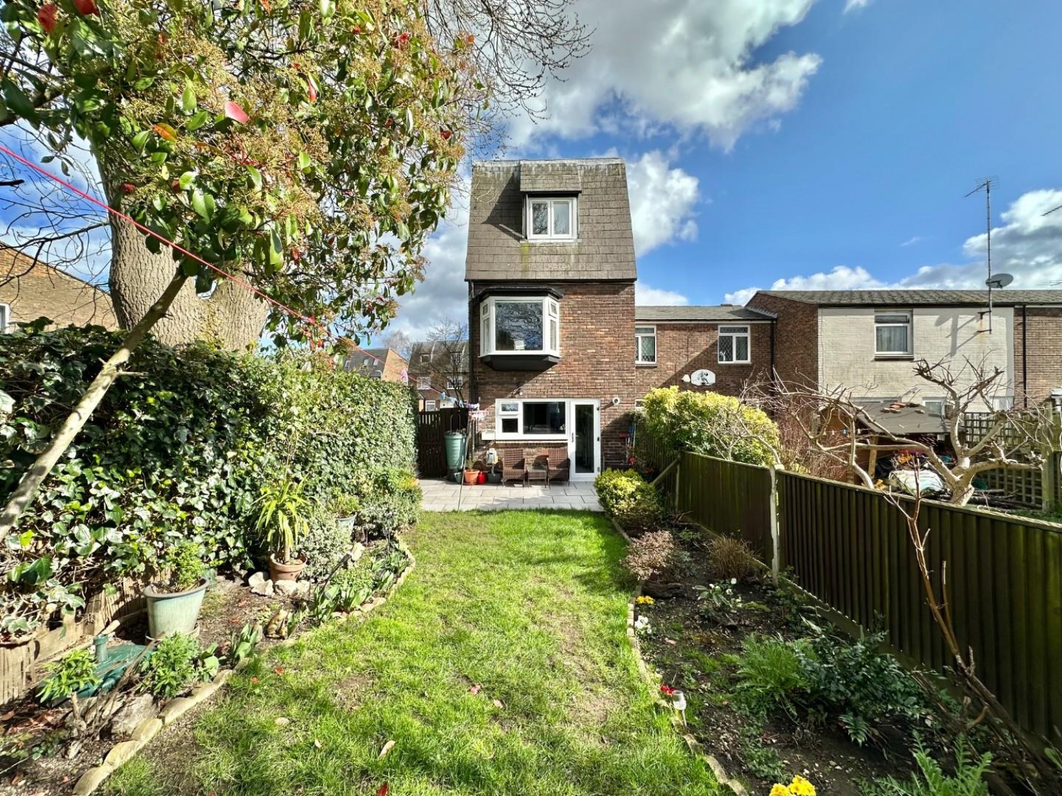 Lych Gate Walk, Hayes, Middlesex, UB3