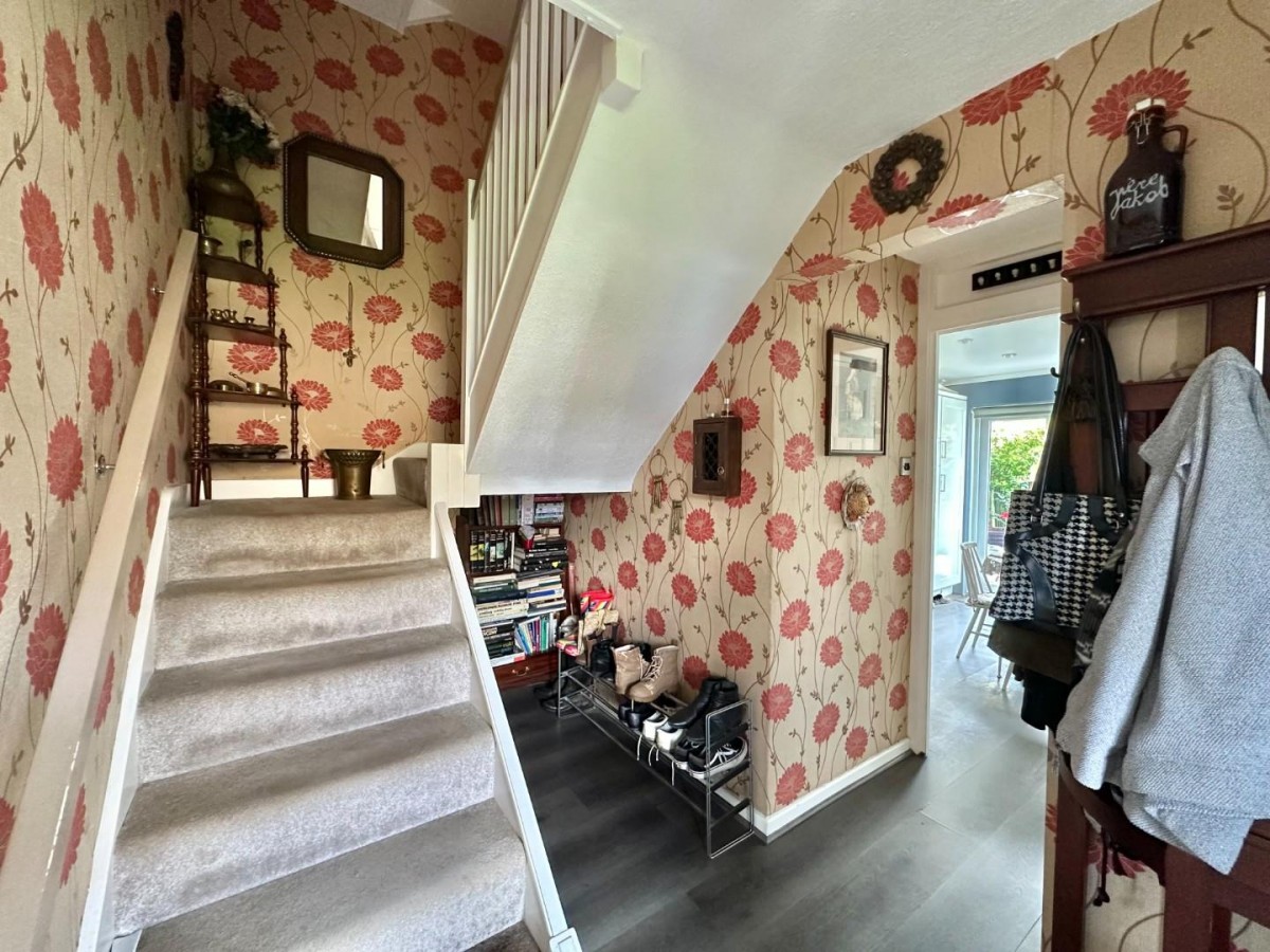 Lych Gate Walk, Hayes, Middlesex, UB3