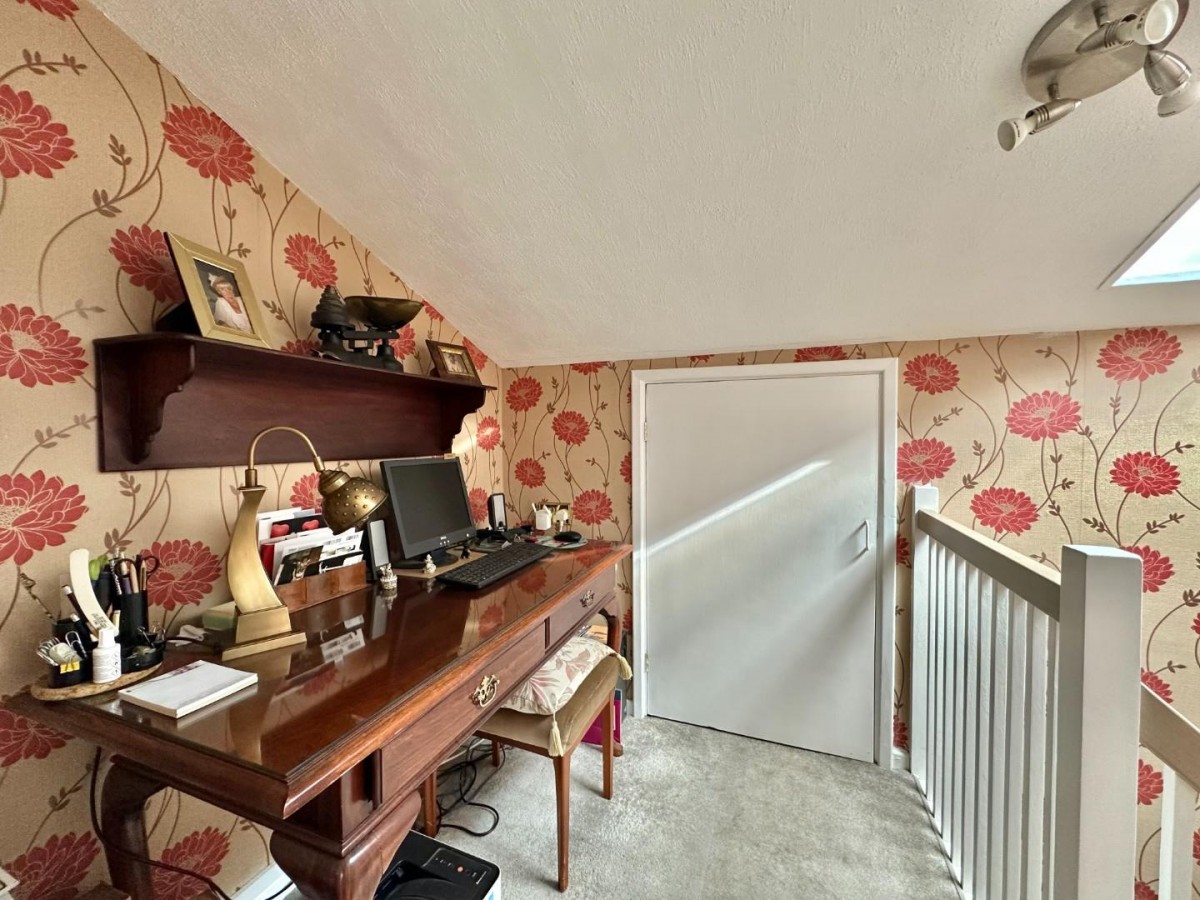 Lych Gate Walk, Hayes, Middlesex, UB3