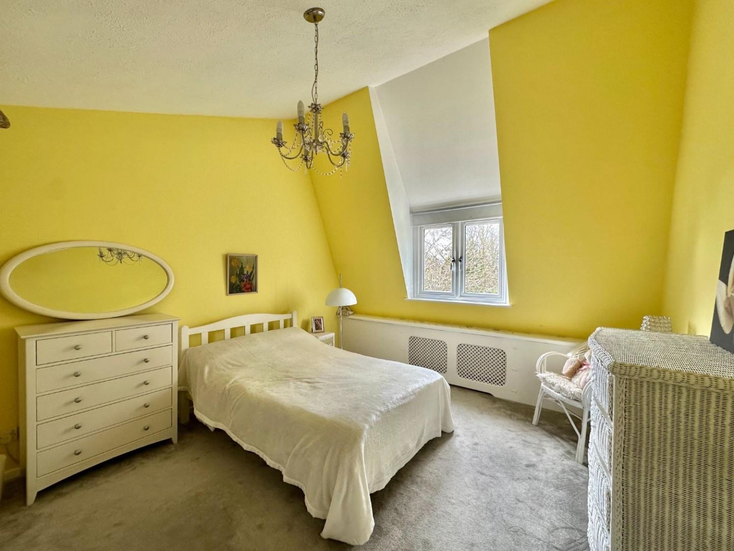 Lych Gate Walk, Hayes, Middlesex, UB3