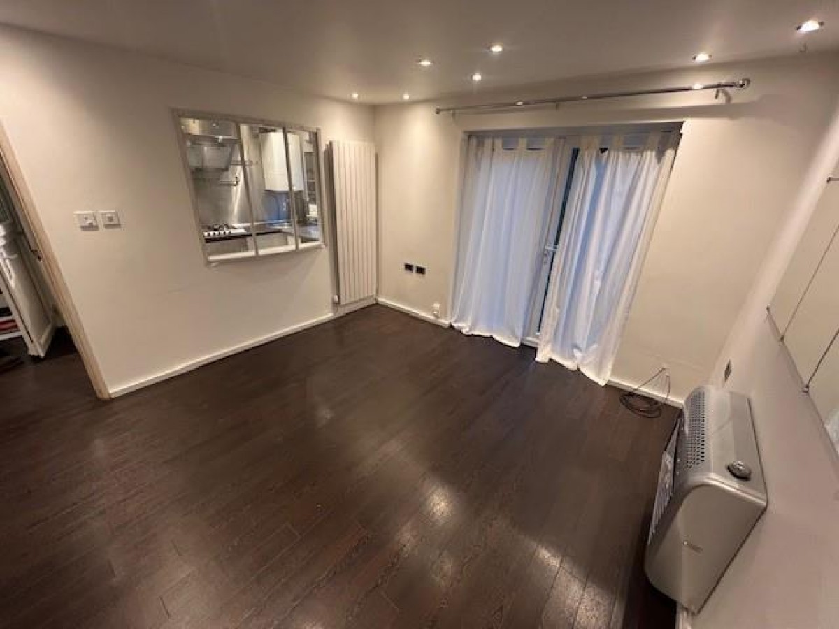 Redwood Drive, Burton-On-Trent