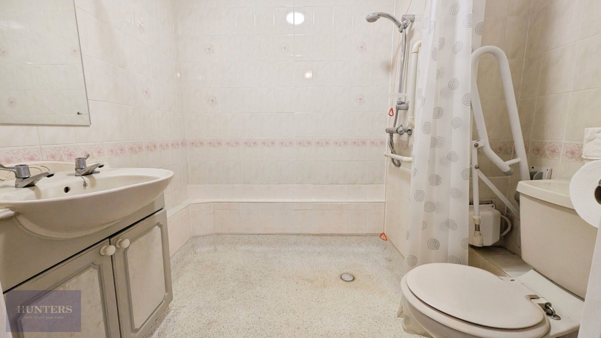 Stratford Road, Hall Green, Birmingham B28 8AT