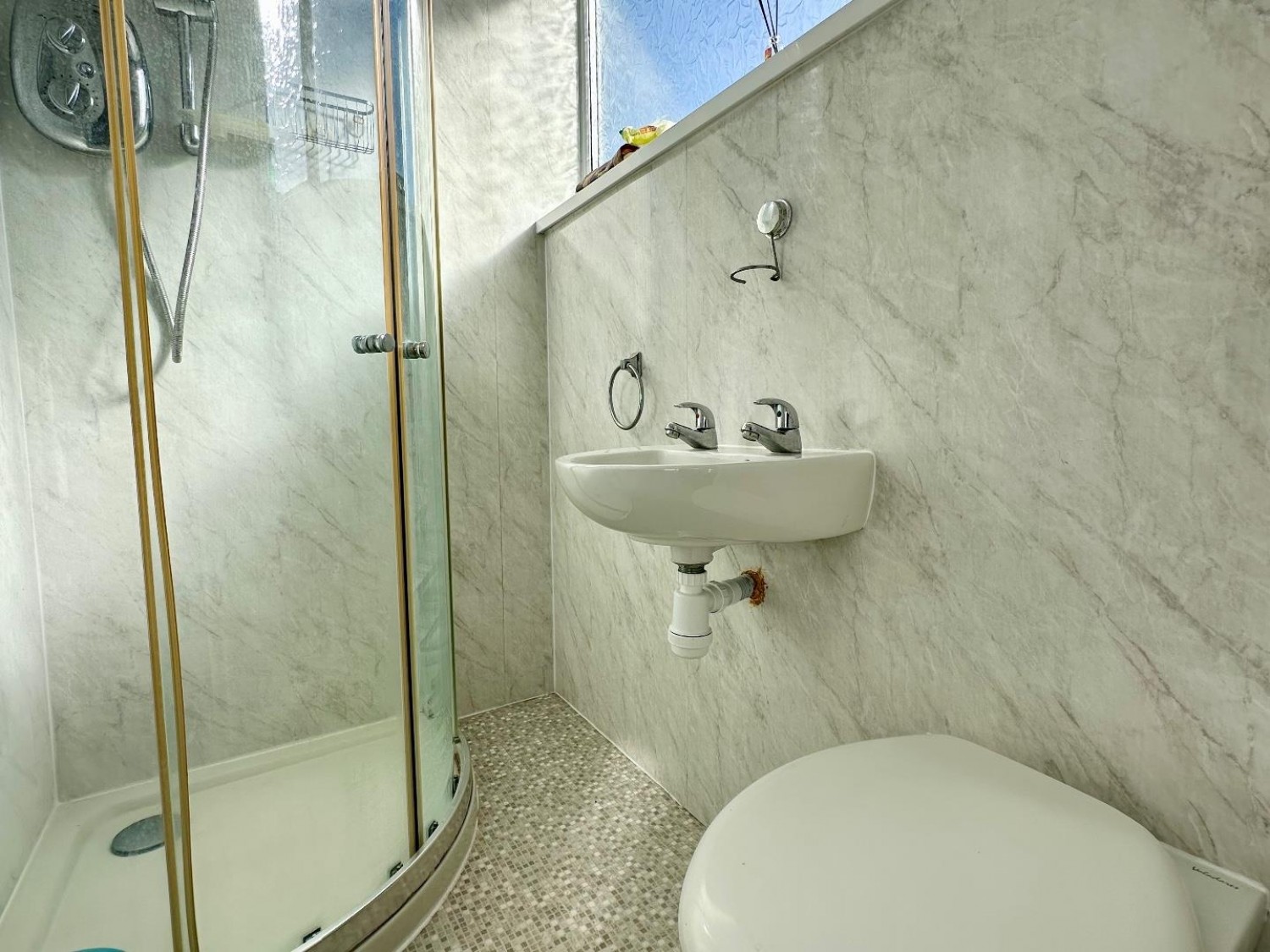 4 bedroom House for sale in Eddleston Close, Staining, Blackpool