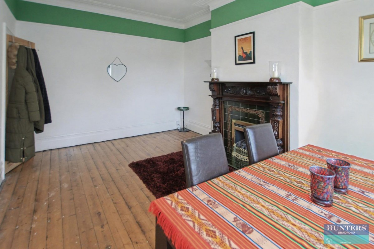 Toller Drive Bradford, BD9 5NU