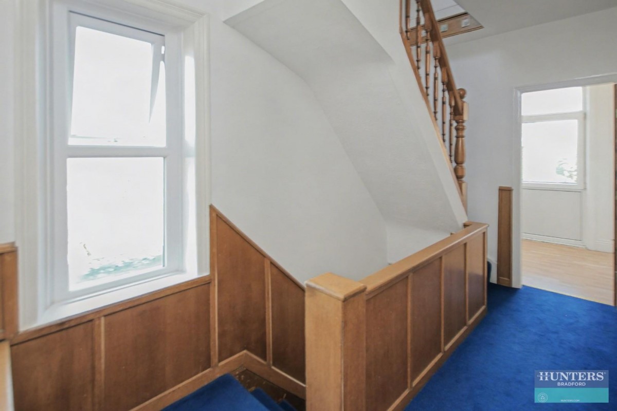 Toller Drive Bradford, BD9 5NU