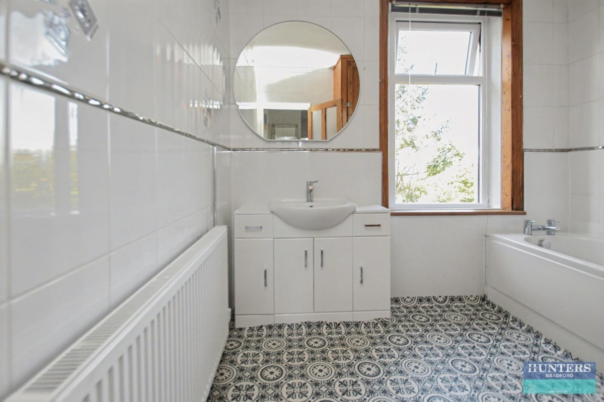 Toller Drive Bradford, BD9 5NU