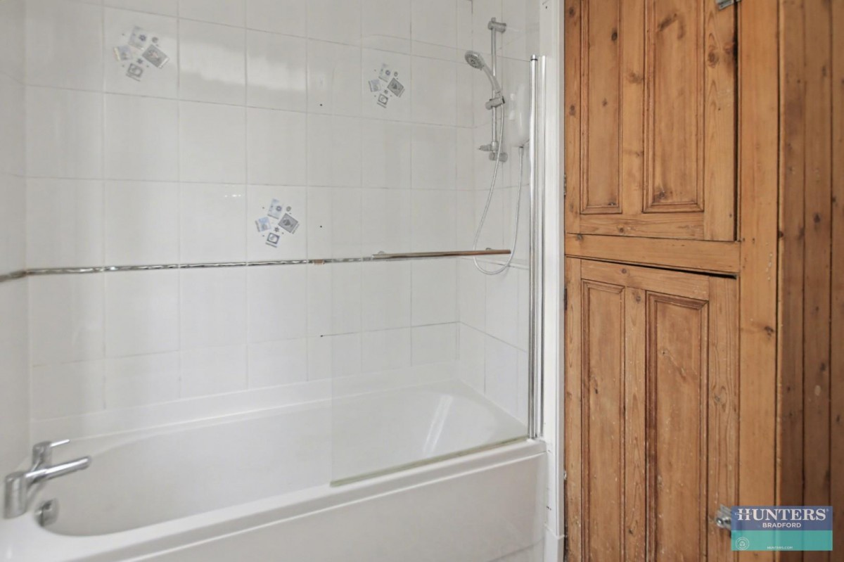 Toller Drive Bradford, BD9 5NU