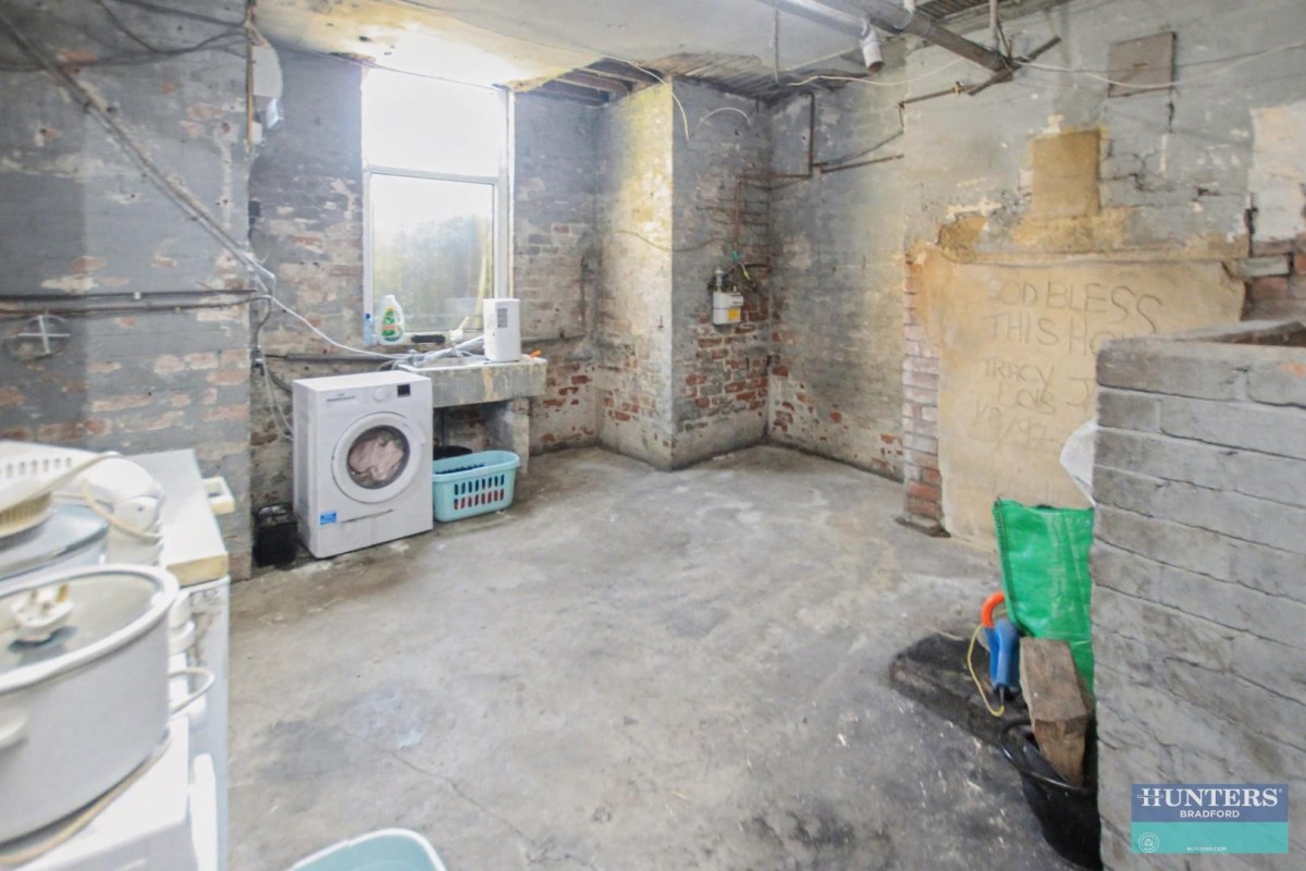 Toller Drive Bradford, BD9 5NU