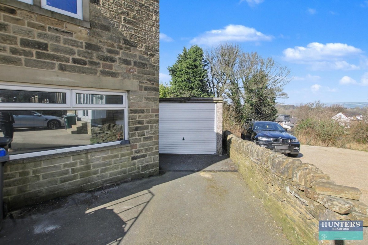 Toller Drive Bradford, BD9 5NU
