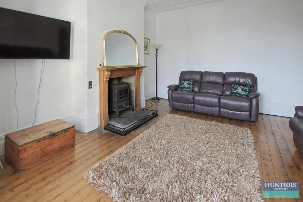 Toller Drive Bradford, BD9 5NU