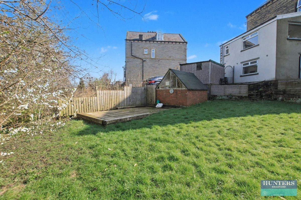 Toller Drive Bradford, BD9 5NU