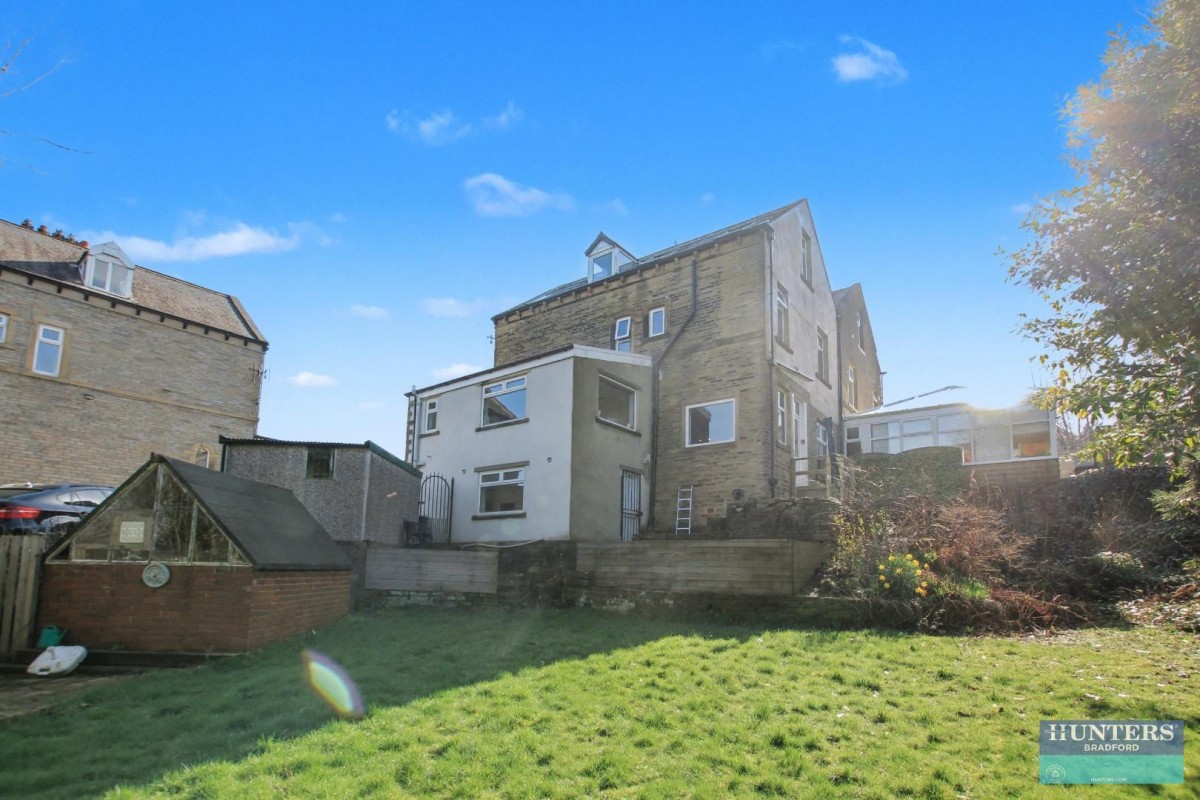 Toller Drive Bradford, BD9 5NU