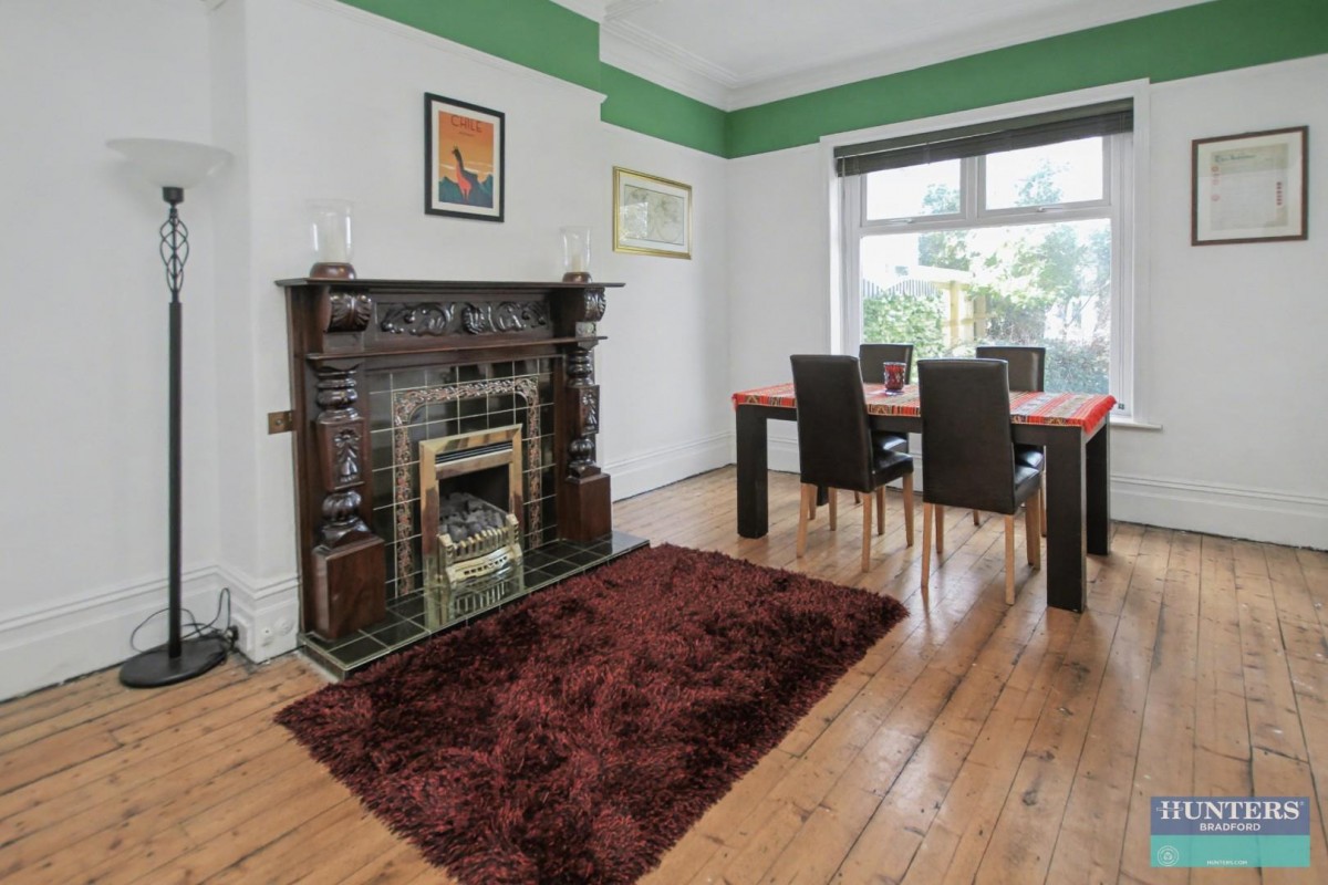 Toller Drive Bradford, BD9 5NU
