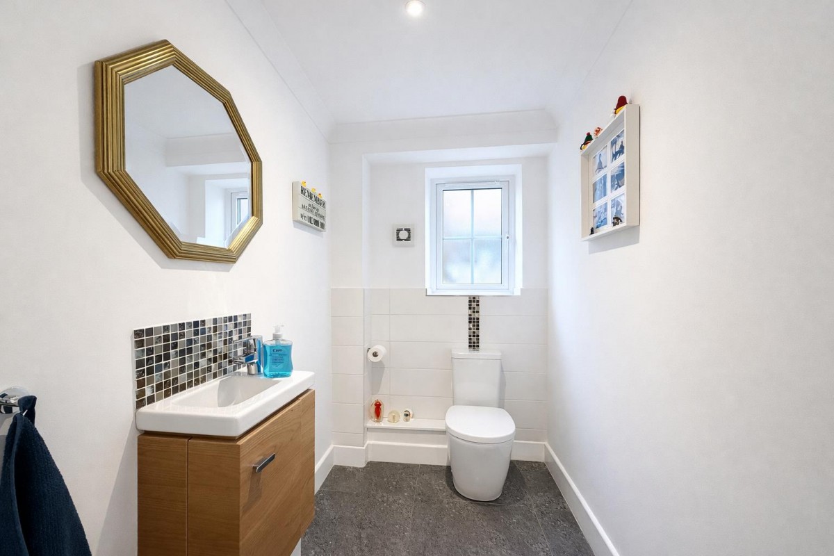 Warren Lane, Ashford