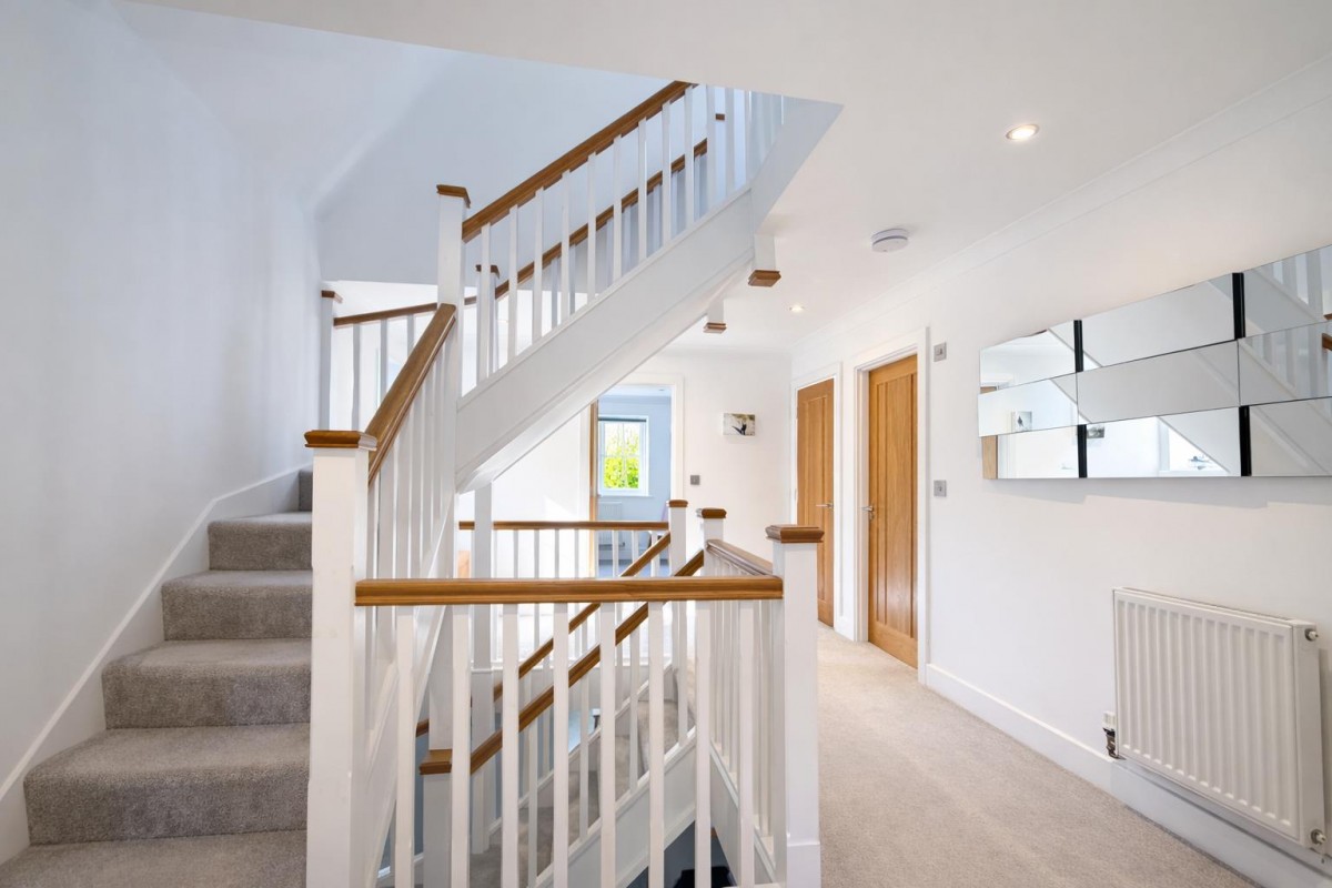 Warren Lane, Ashford