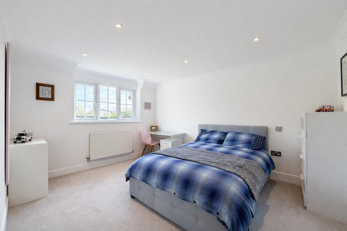 Warren Lane, Ashford