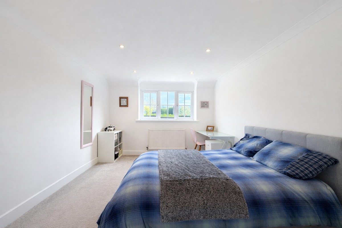 Warren Lane, Ashford