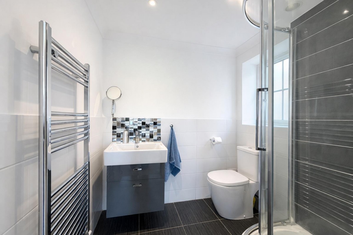 Warren Lane, Ashford