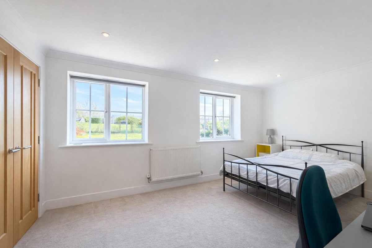 Warren Lane, Ashford