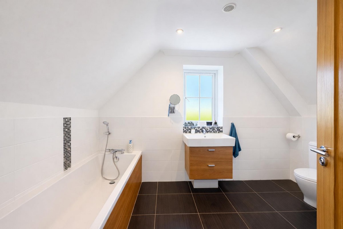 Warren Lane, Ashford