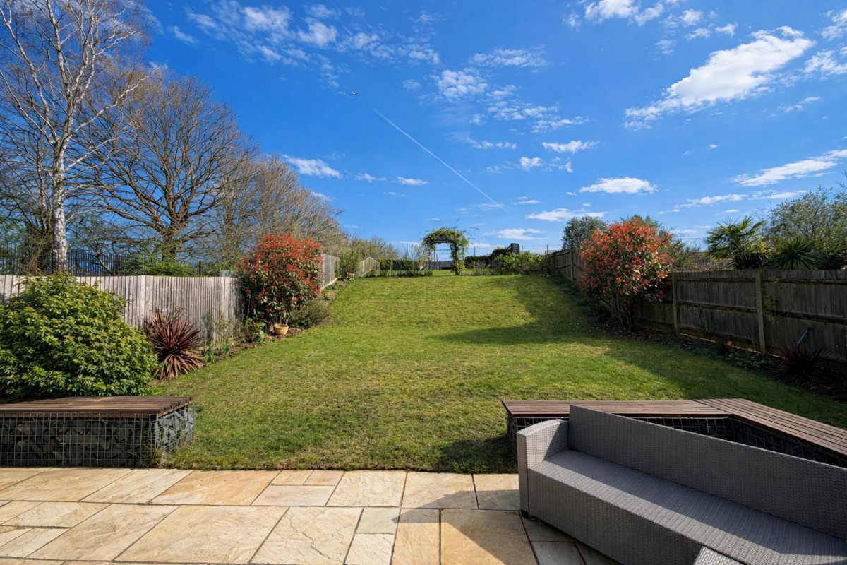 Warren Lane, Ashford