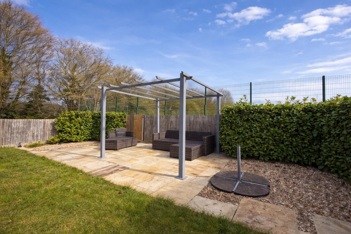 Warren Lane, Ashford