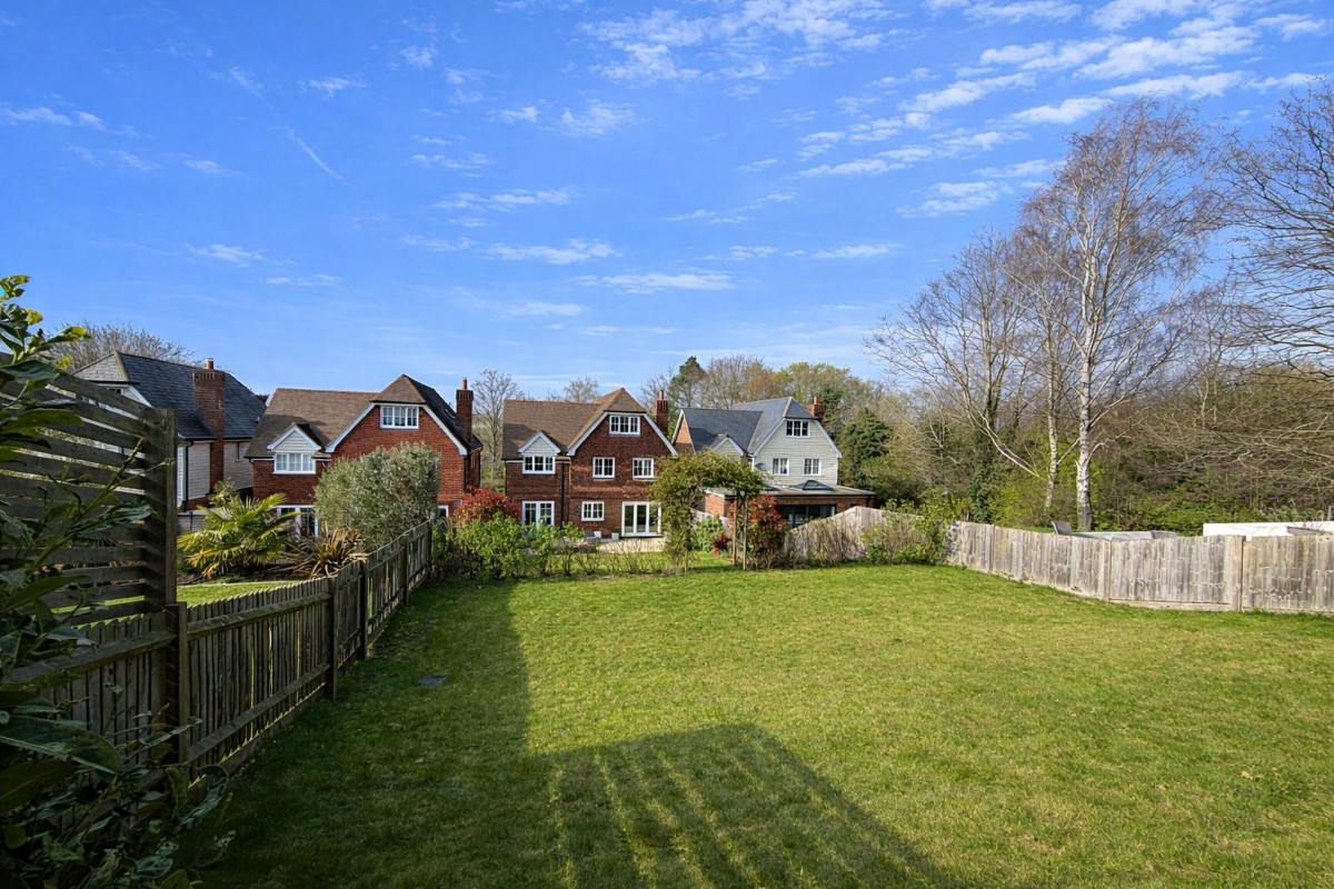 Warren Lane, Ashford