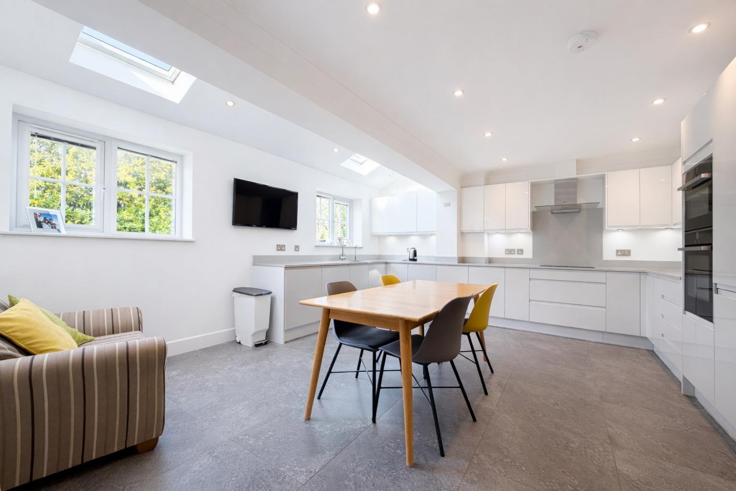 Warren Lane, Ashford