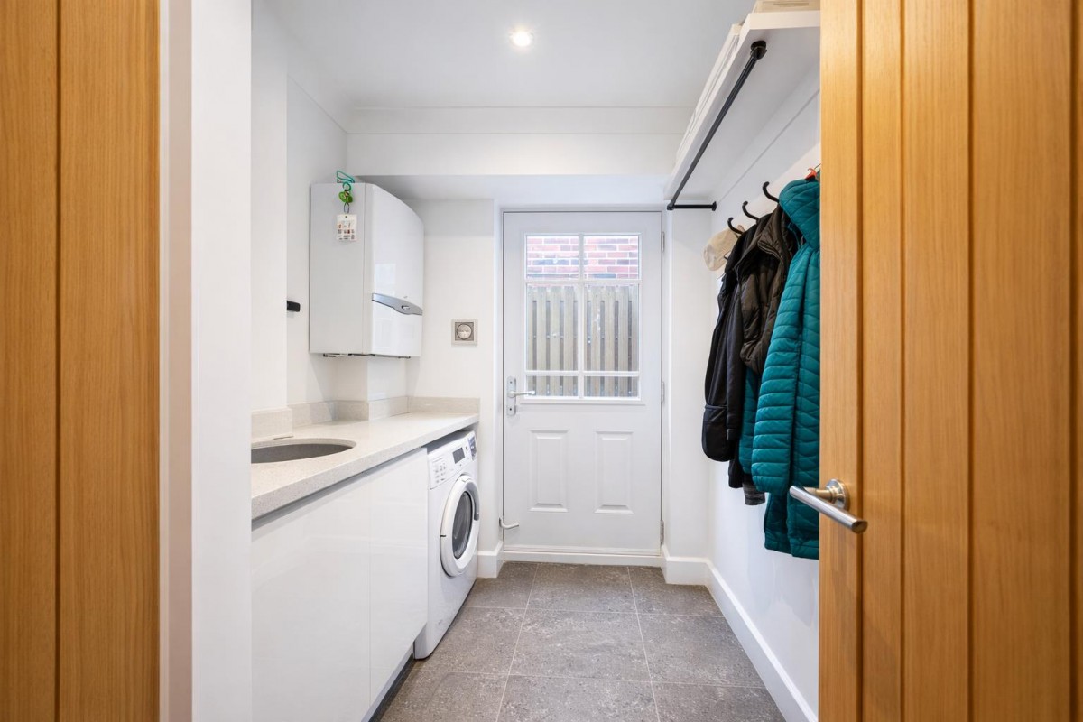 Warren Lane, Ashford