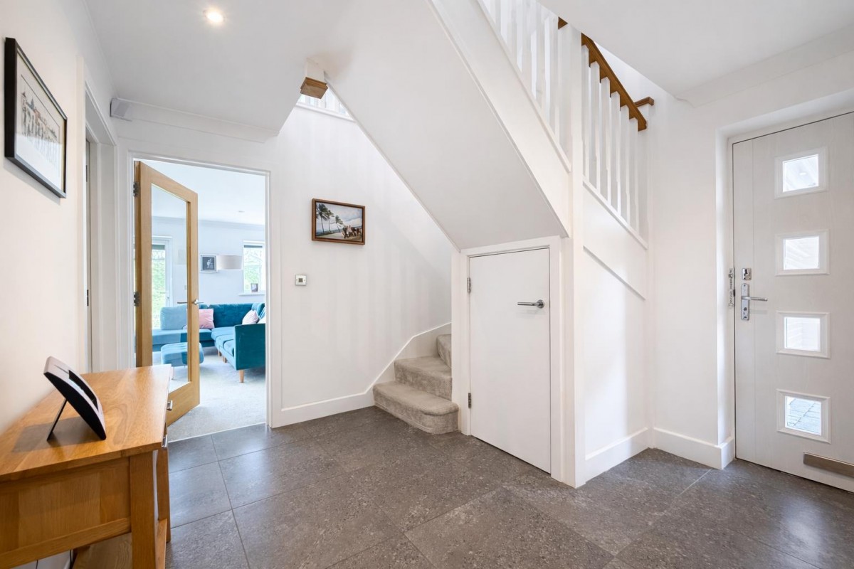 Warren Lane, Ashford