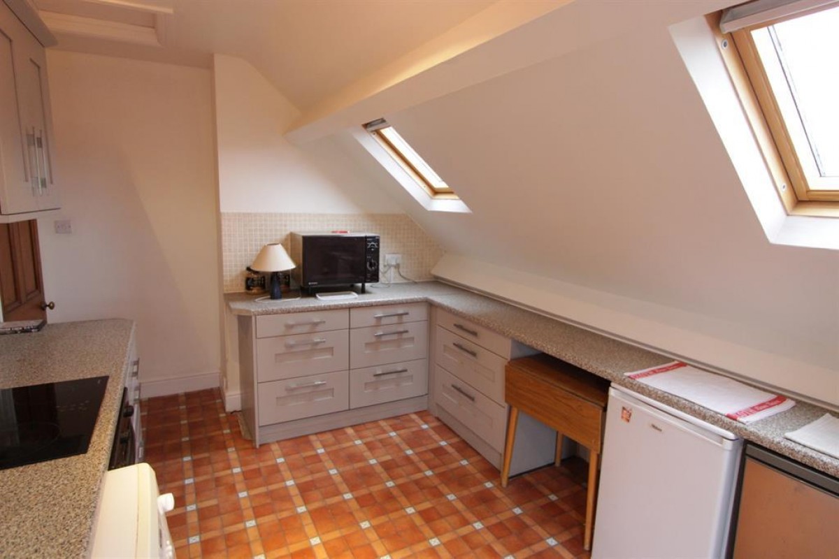 Crescent Road, Sheffield, S7 1HN