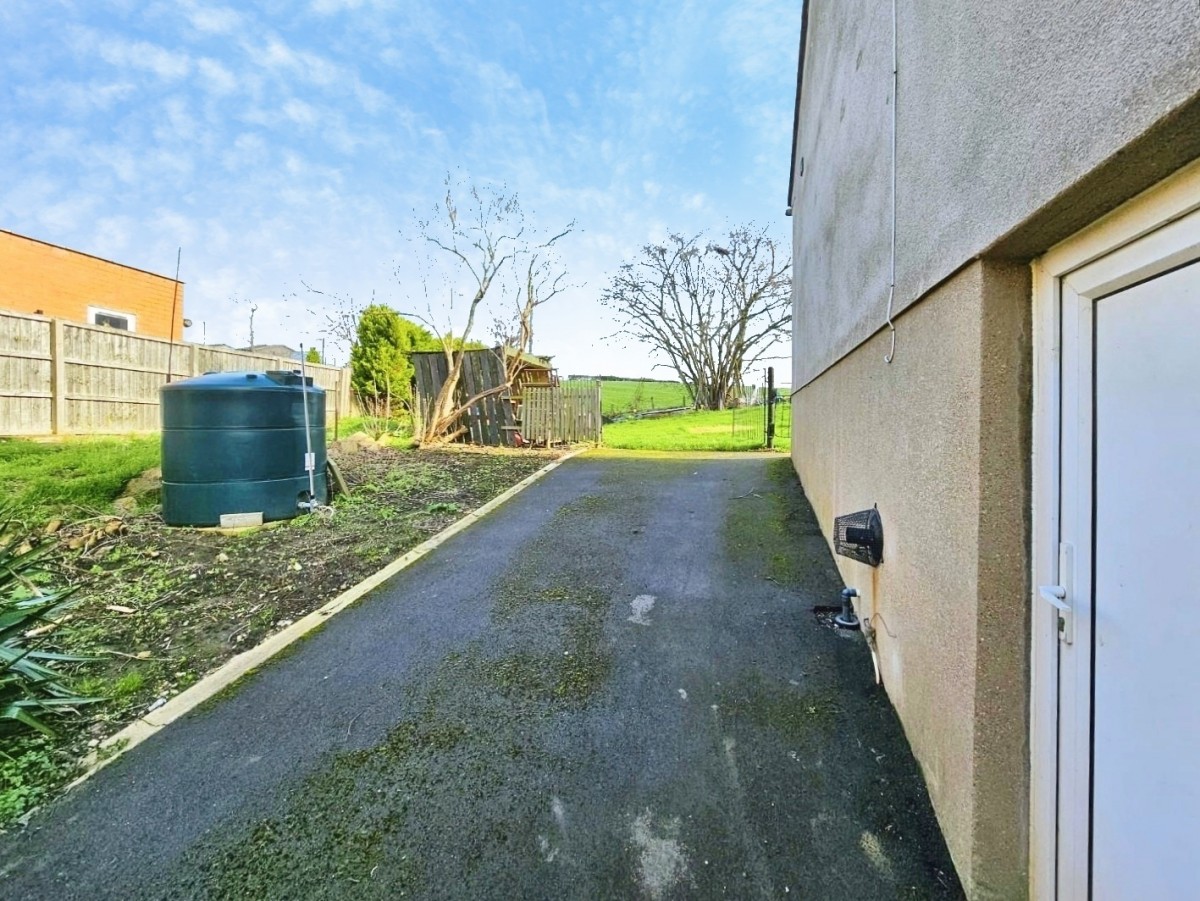 Hopton Road, Cam, Dursley, GL11 5NZ