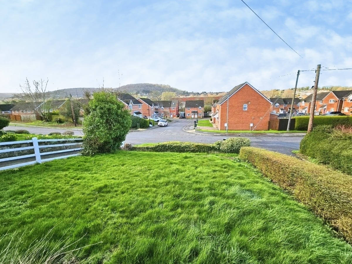 Hopton Road, Cam, Dursley, GL11 5NZ