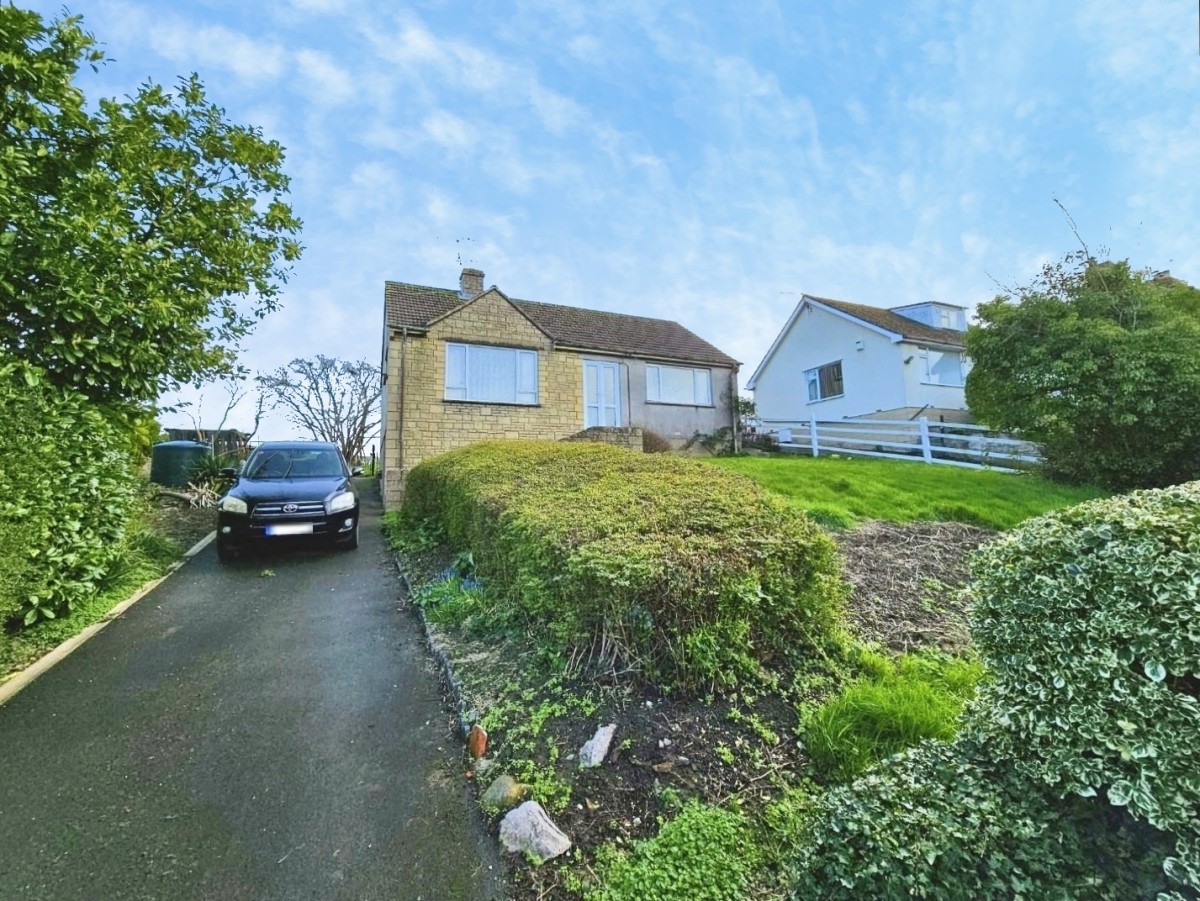 Hopton Road, Cam, Dursley, GL11 5NZ