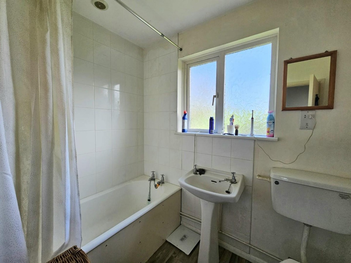 Hopton Road, Cam, Dursley, GL11 5NZ